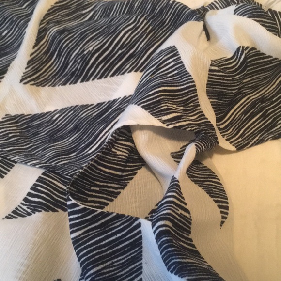 Romper - Picture 2 of 5